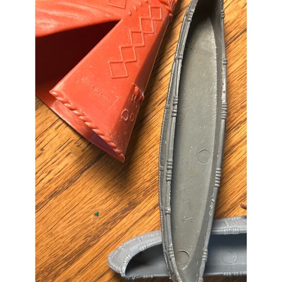 Vintage Wild West Toy Teepee, Horses, Canoe’s Figures Play Set Plastic - Picture 8 of 10